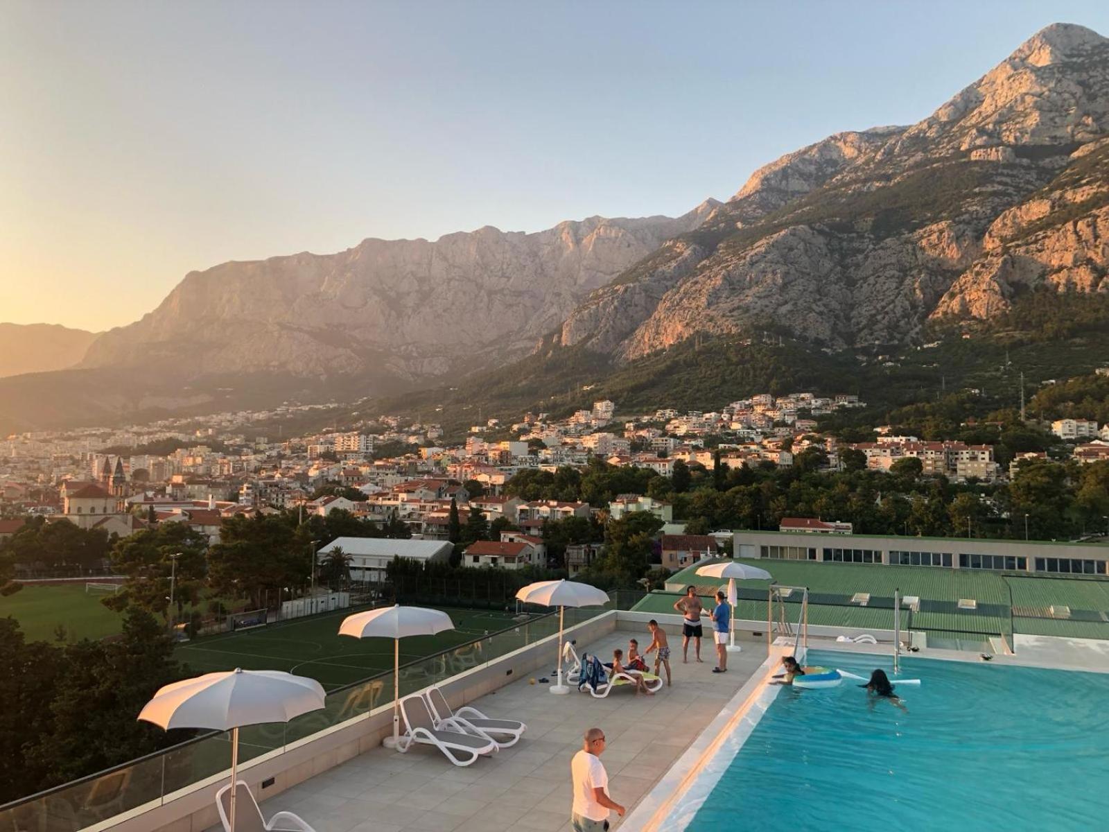 Uzelac Apartment With Pool Makarska Exteriör bild